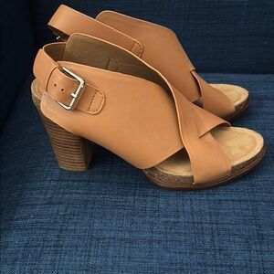 Women's Tan Heeled Sandals